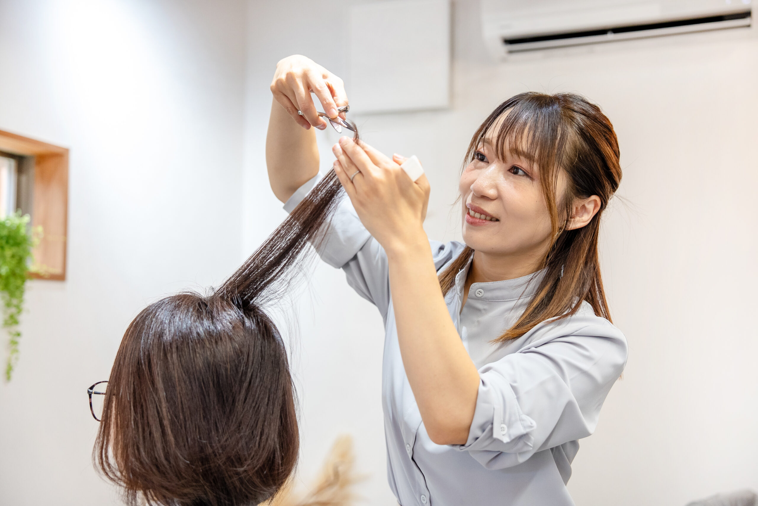 立体的な小顔を目指せるステップボーンカット